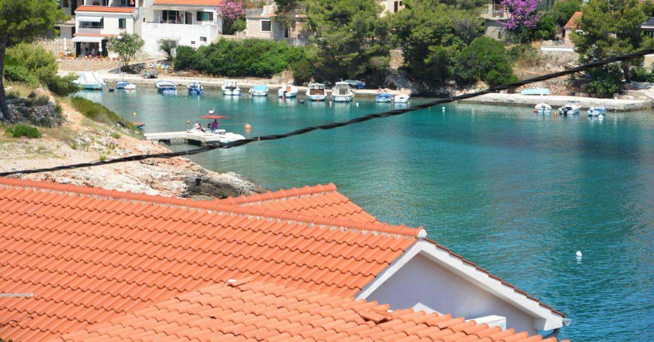 Cesarec * Vrboska